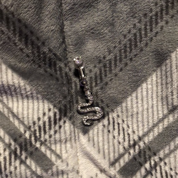 Fake belly button piercing - Picture 6 of 8